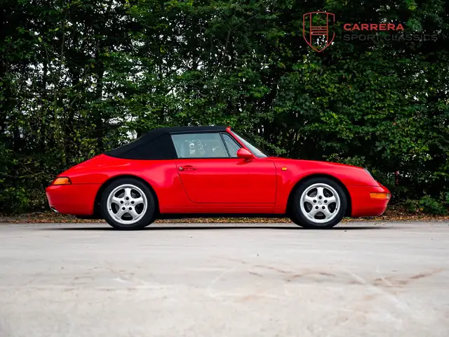 Porsche 911 view 8