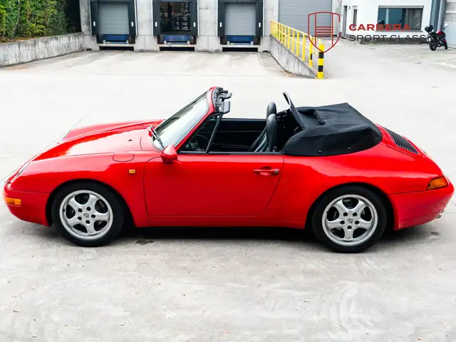 Porsche 911 view 4