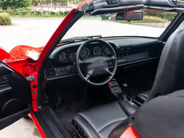 Porsche 911 view 10