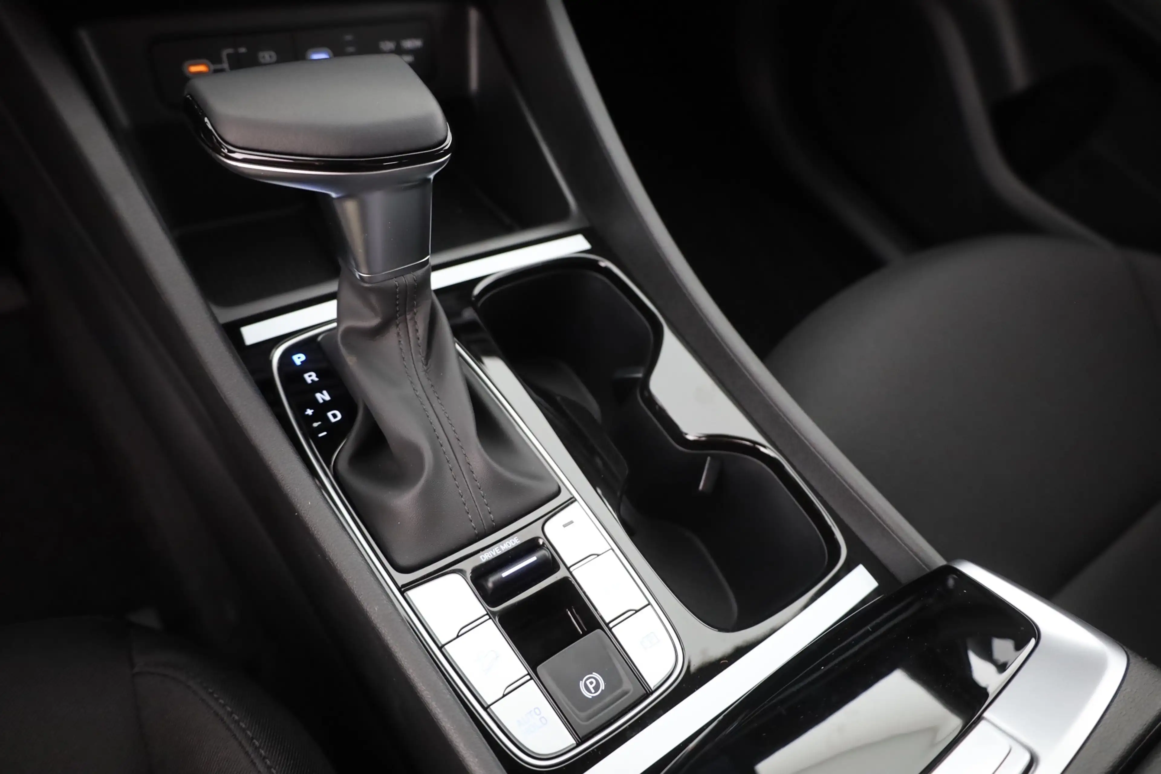 Hyundai TUCSON 1.6 T-GDI Aut. LED Navi Kamera — photo 14