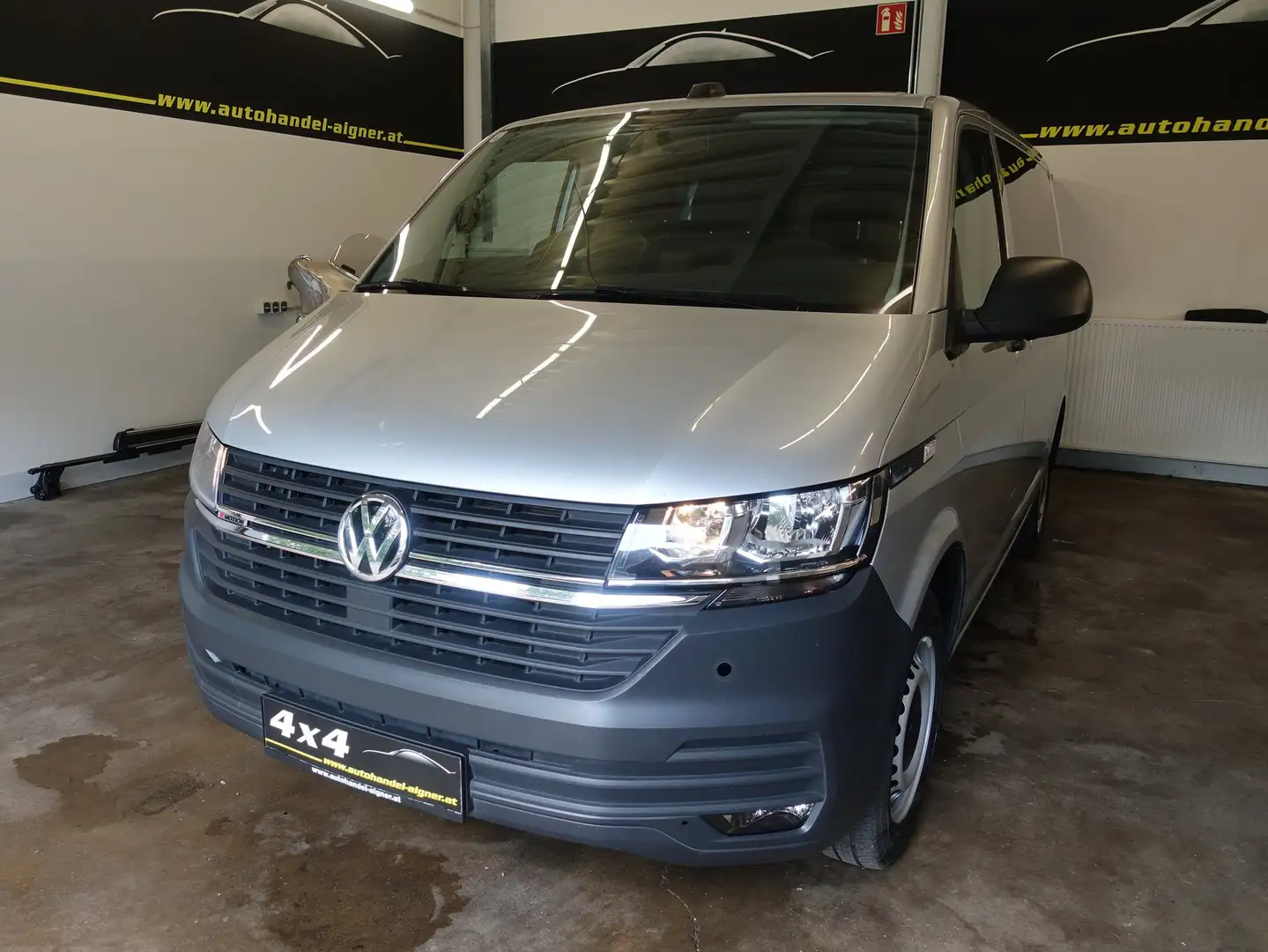 Volkswagen T6.1 Kombi Trendline KR 2,0 TDI 4Motion Grau - 1