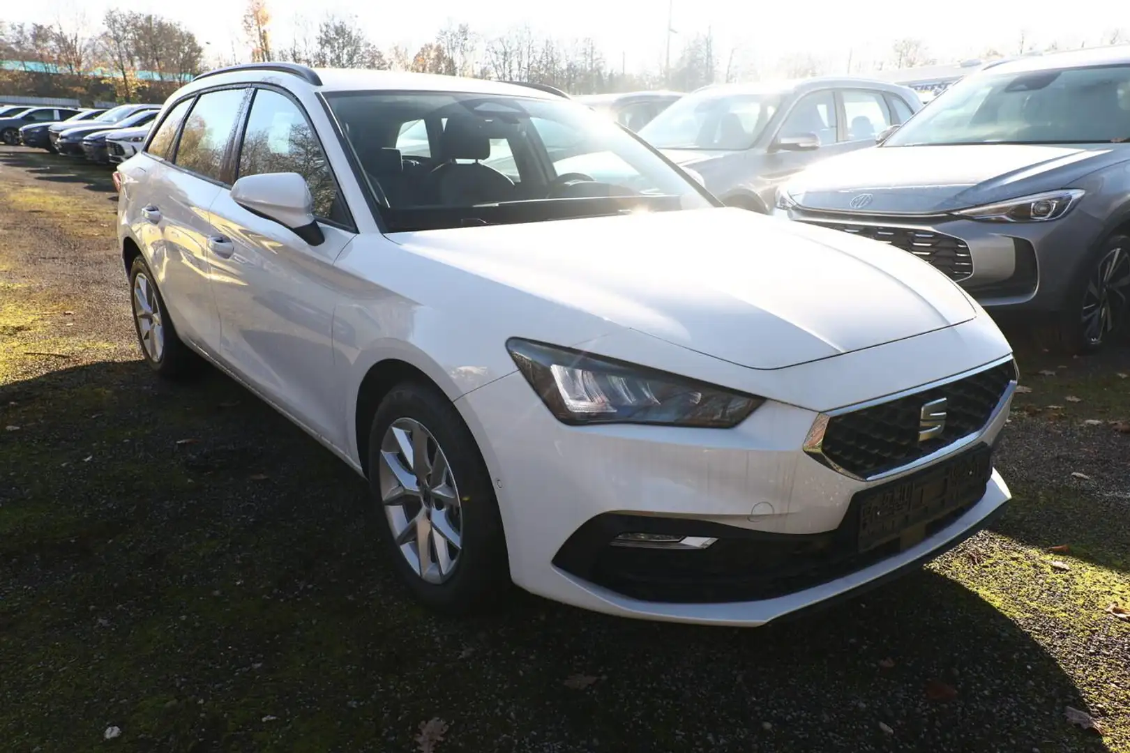 SEAT Leon Sportstourer Style ST 1.5 eTSI 115 DSG LED Visi... Weiß - 2