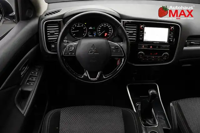 Mitsubishi Outlander view 15