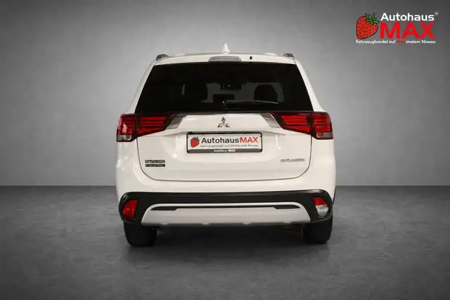 Mitsubishi Outlander view 5