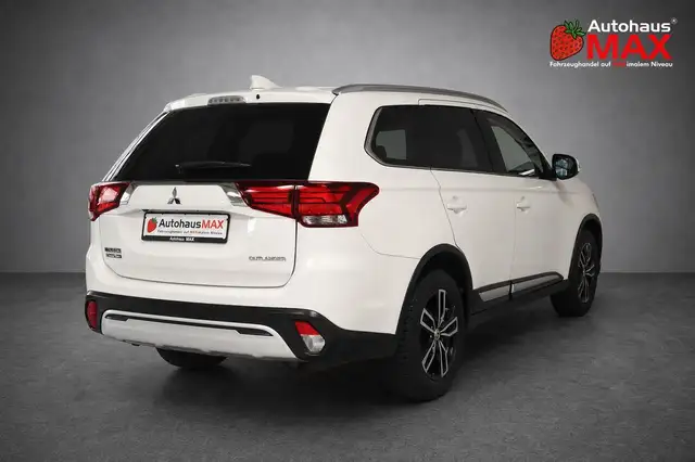 Mitsubishi Outlander view 6