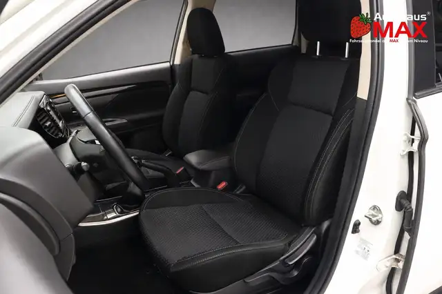 Mitsubishi Outlander view 14