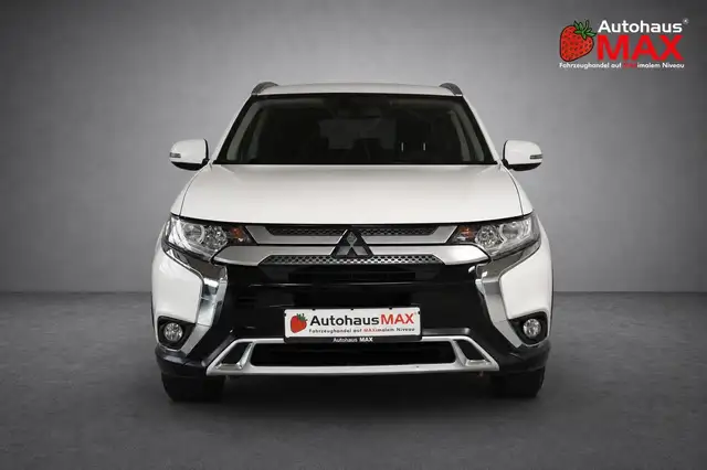 Mitsubishi Outlander view 9