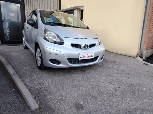 Toyota Aygo 1.0 12V VVT-i 5 porte Sol NEOPATENTATI