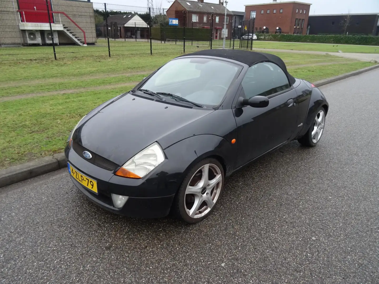 Ford Streetka 1.6 Zwart - 1