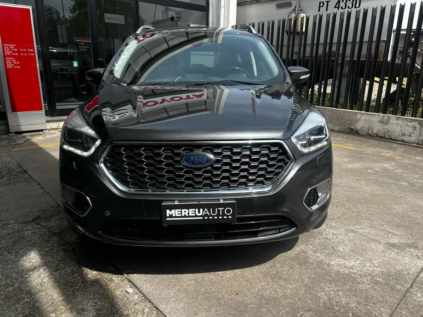 Ford Kuga 2.0 TDCI 180 CV S&S 4WD Vignale Grau - 2