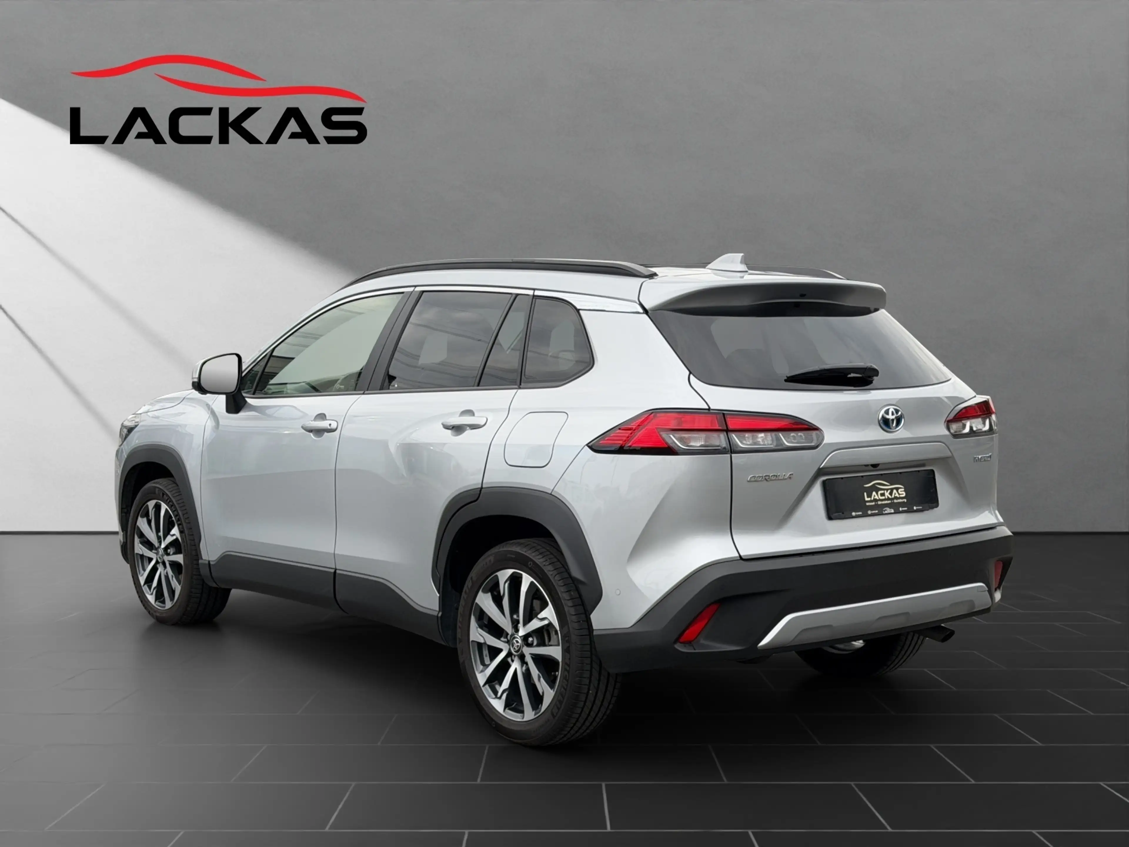 Toyota Corolla Cross Hybrid FWD Lounge — photo 3