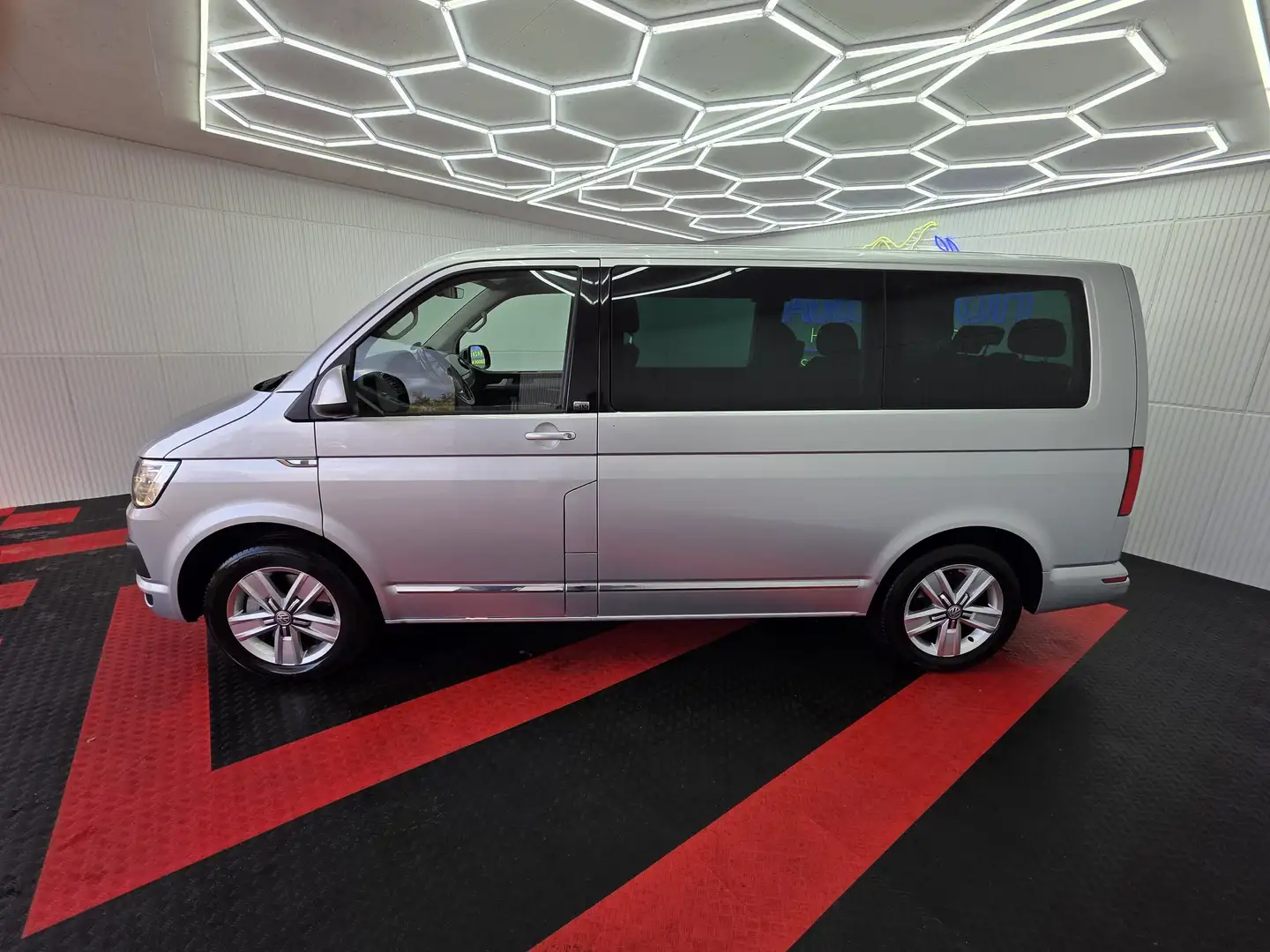 Volkswagen T6 Multivan T6 2.0 TDI Multivan Generation Six Standhzg 4 Mo Silber - 2