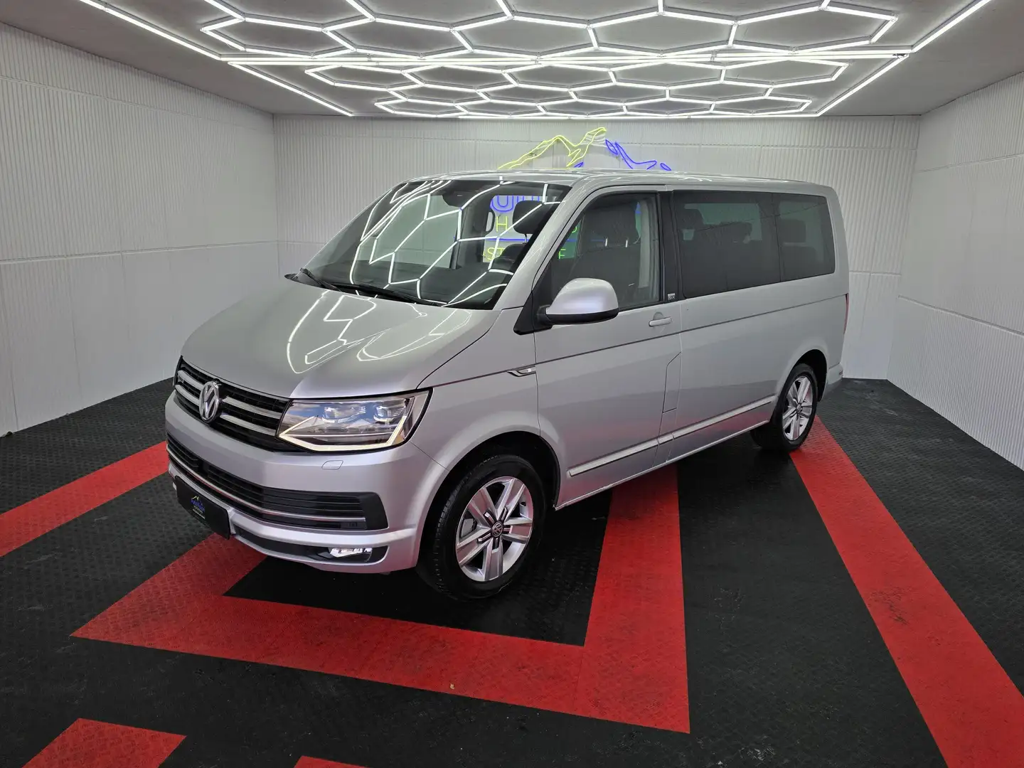 Volkswagen T6 Multivan T6 2.0 TDI Multivan Generation Six Standhzg 4 Mo Silber - 1
