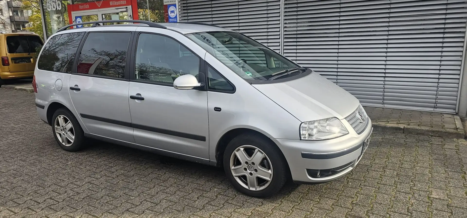 Volkswagen Sharan Trendline BlueMotion 7Sitzer Grau - 1