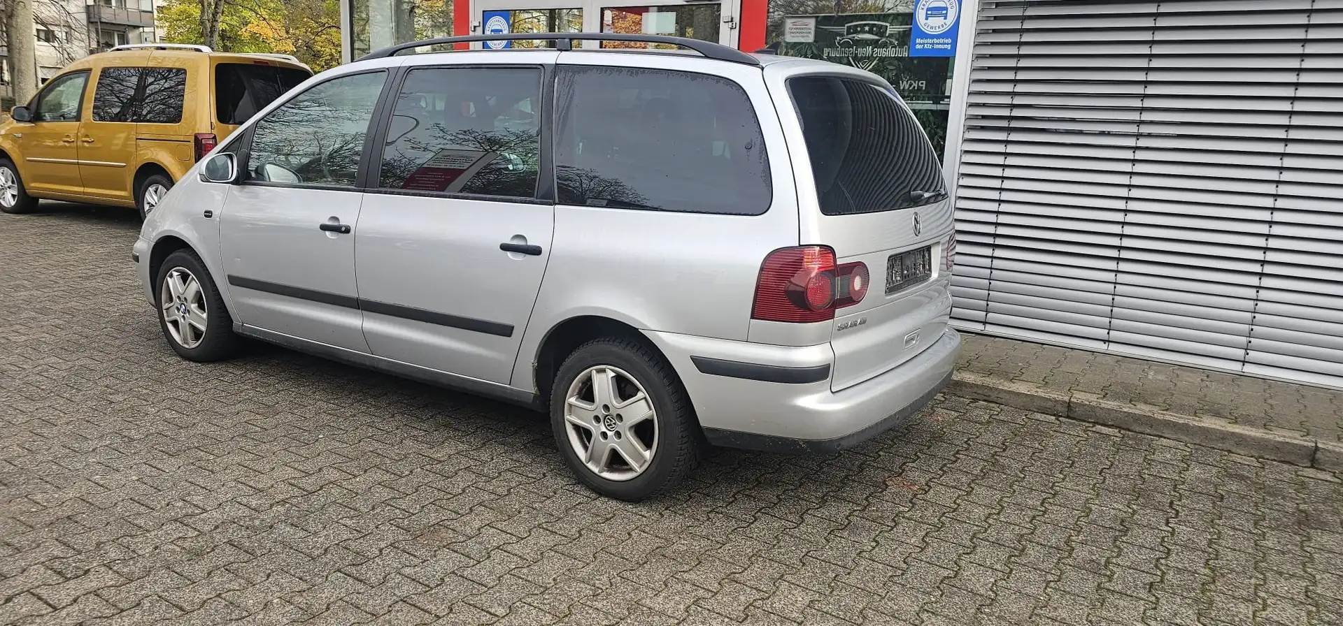 Volkswagen Sharan Trendline BlueMotion 7Sitzer Grau - 2