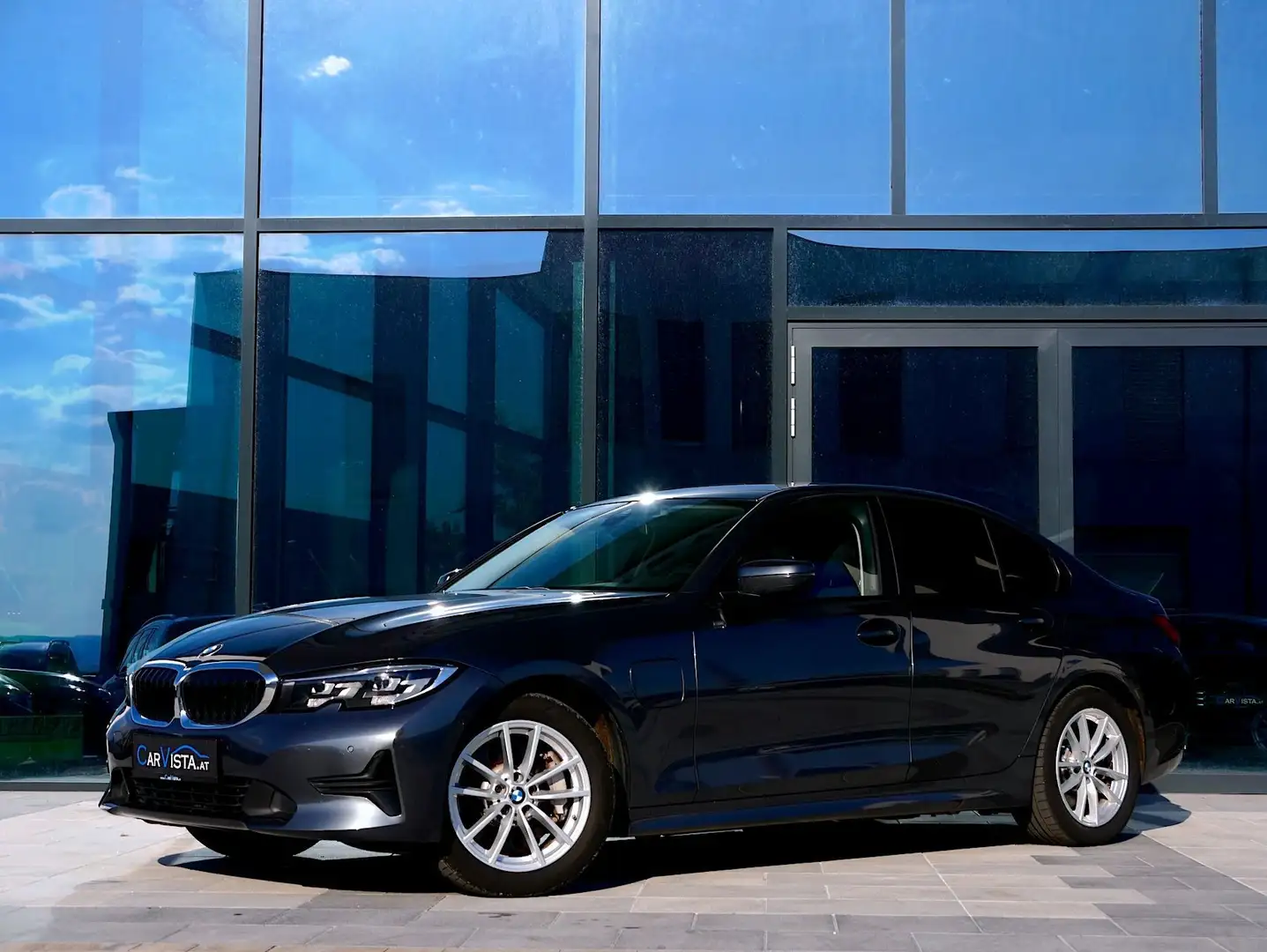 BMW 330 G20 PHEV Aut. *Parkassistent & Live Cockpit Plus* Silber - 1