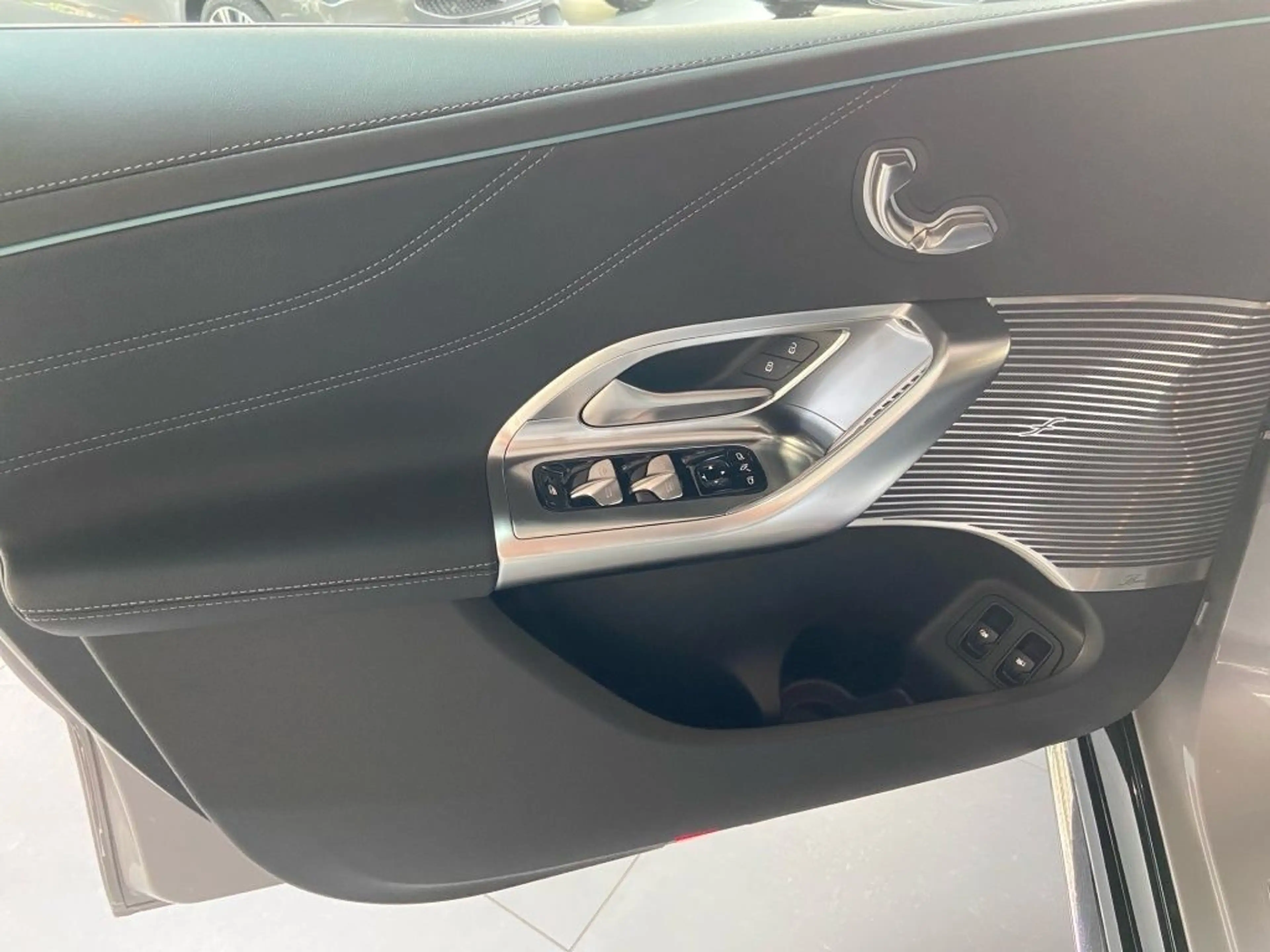 Mercedes-Benz GLC 400 4M elektrisch AMG+AHK+AIRMATIC+HuD+360° — photo 6