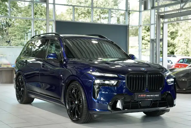 BMW X7 view 5