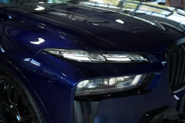 BMW X7 view 15