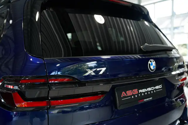 BMW X7 view 13