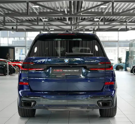 BMW X7 view 8