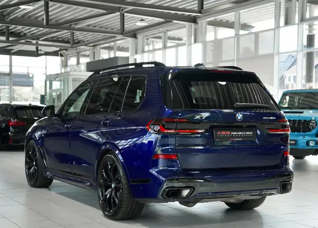 BMW X7 view 9