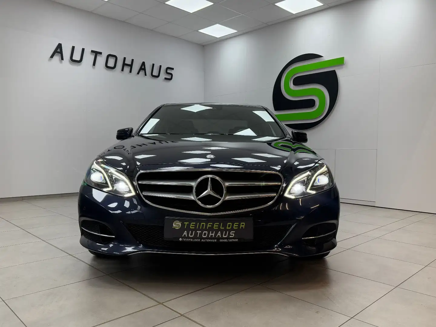 Mercedes-Benz E 220 CDI/Navi/R-Kamera/S-Dach Blau - 2
