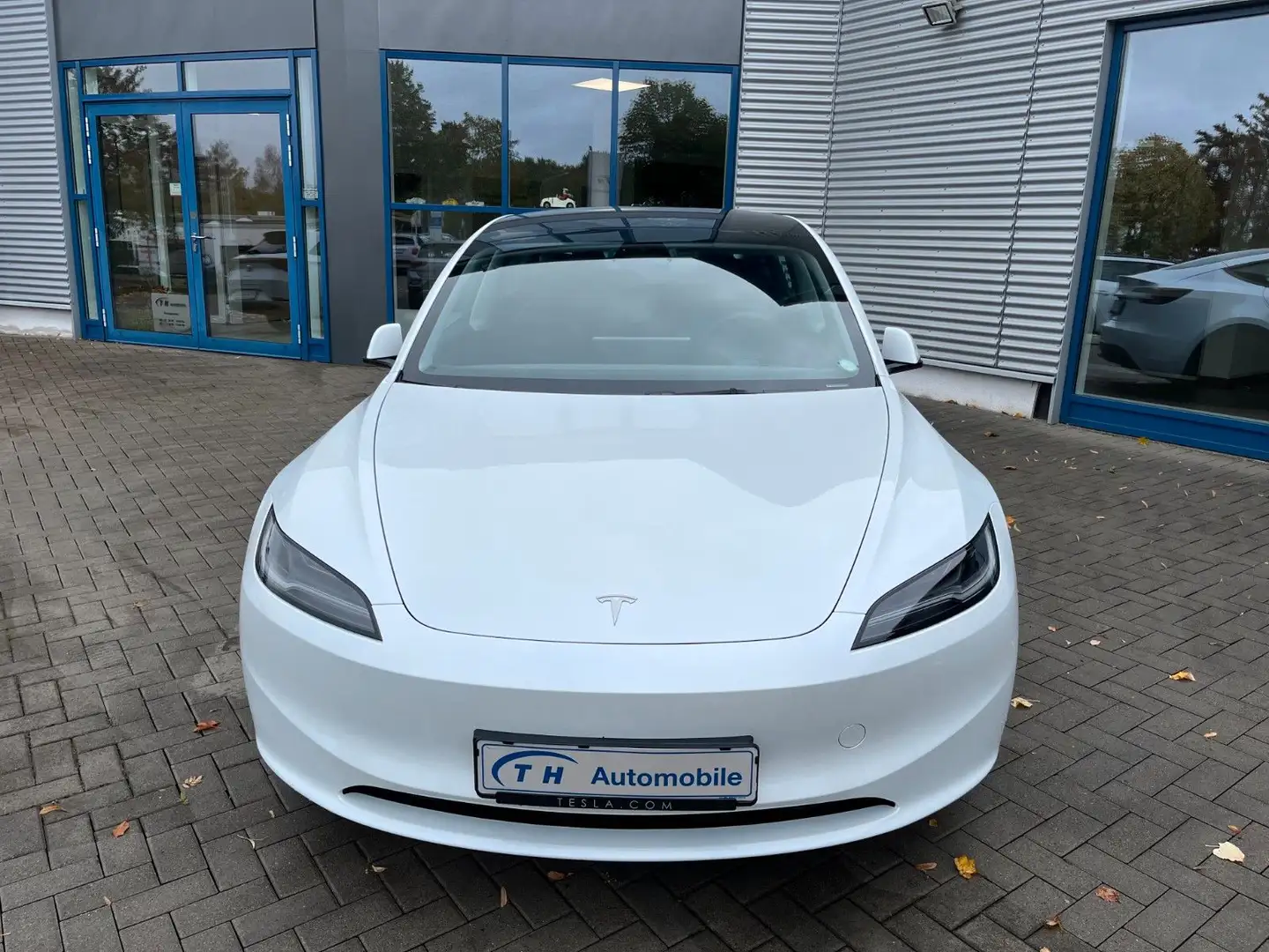Tesla Model 3 Basis RWD Weiß - 2