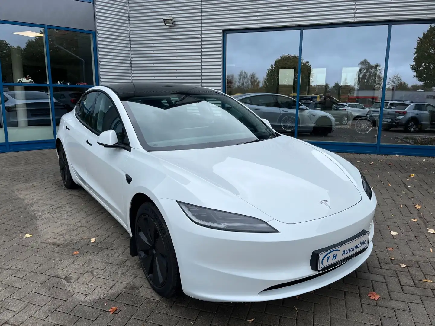 Tesla Model 3 Basis RWD Weiß - 1