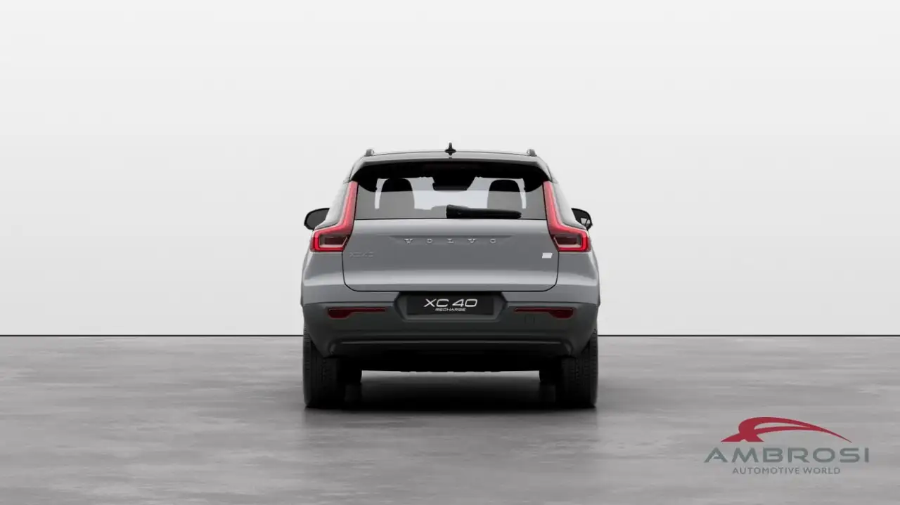 Volvo XC40 2026
