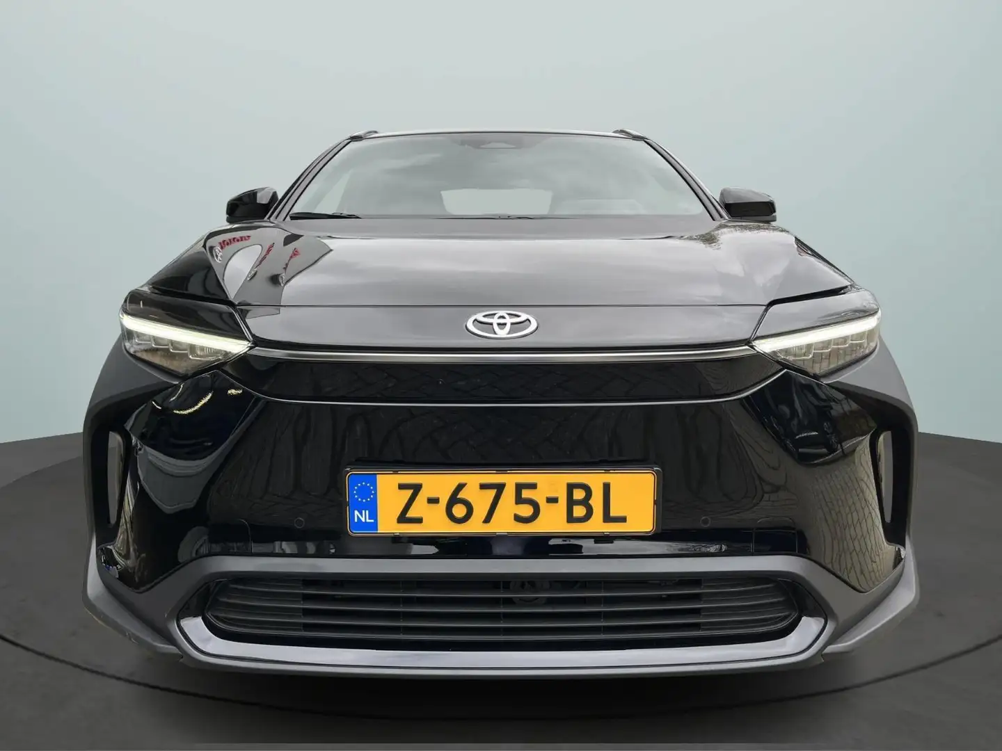 Toyota bZ4X Dynamic 71 kWh 3 Fase Zwart - 2