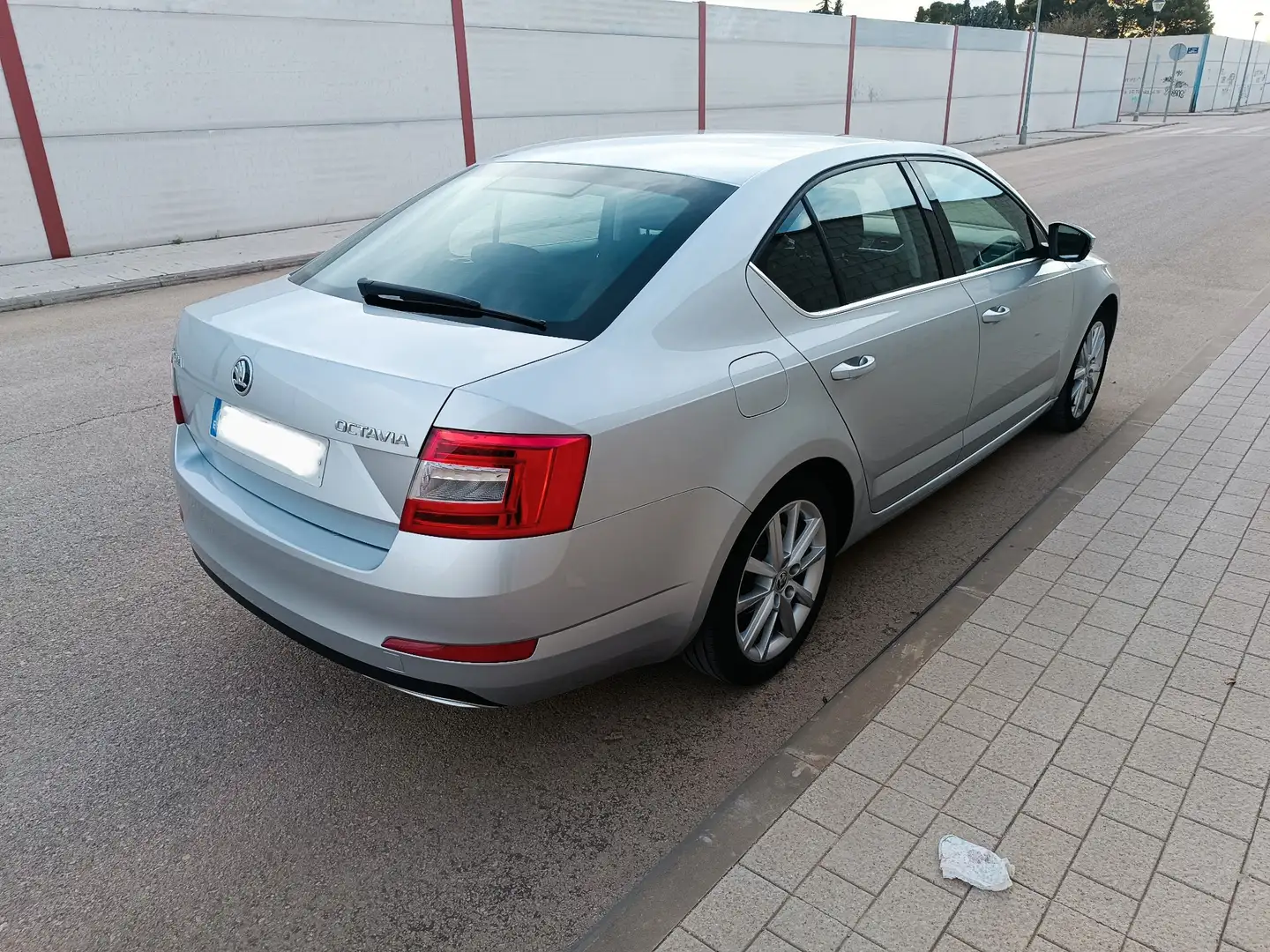 Skoda Octavia 2.0TDI CR Elegance DSG - 2