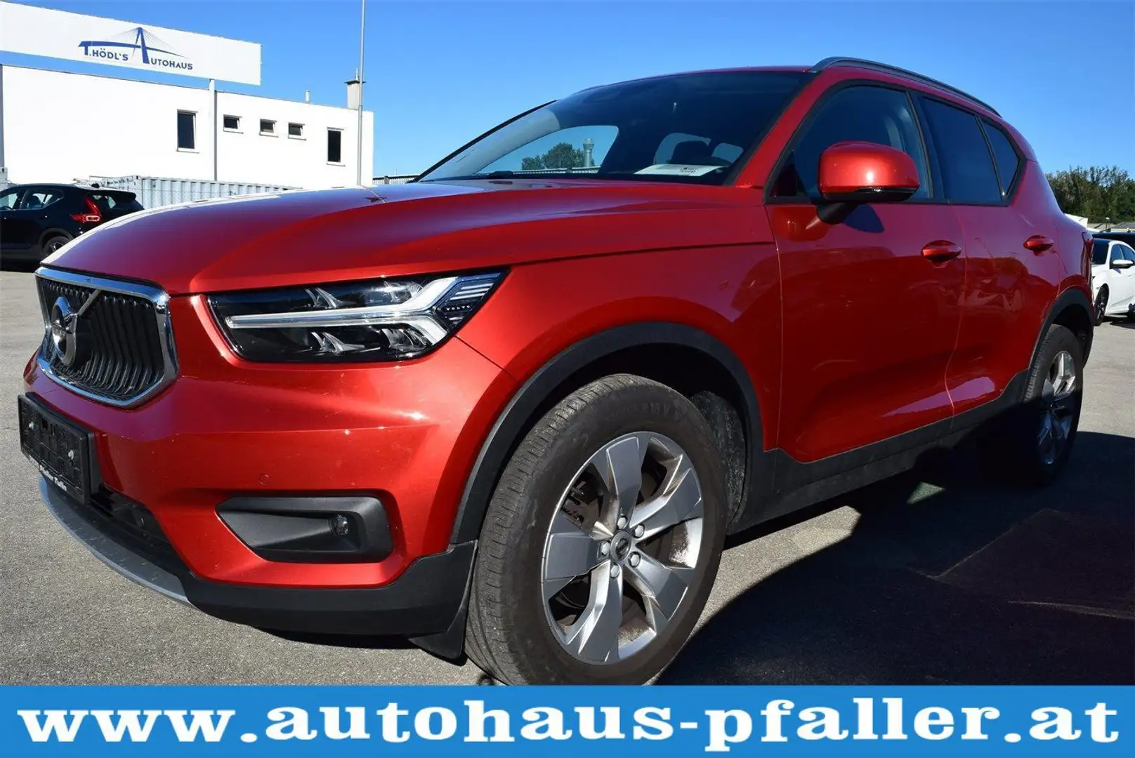 Volvo XC40 T3 Momentum Geartronic Rouge - 1