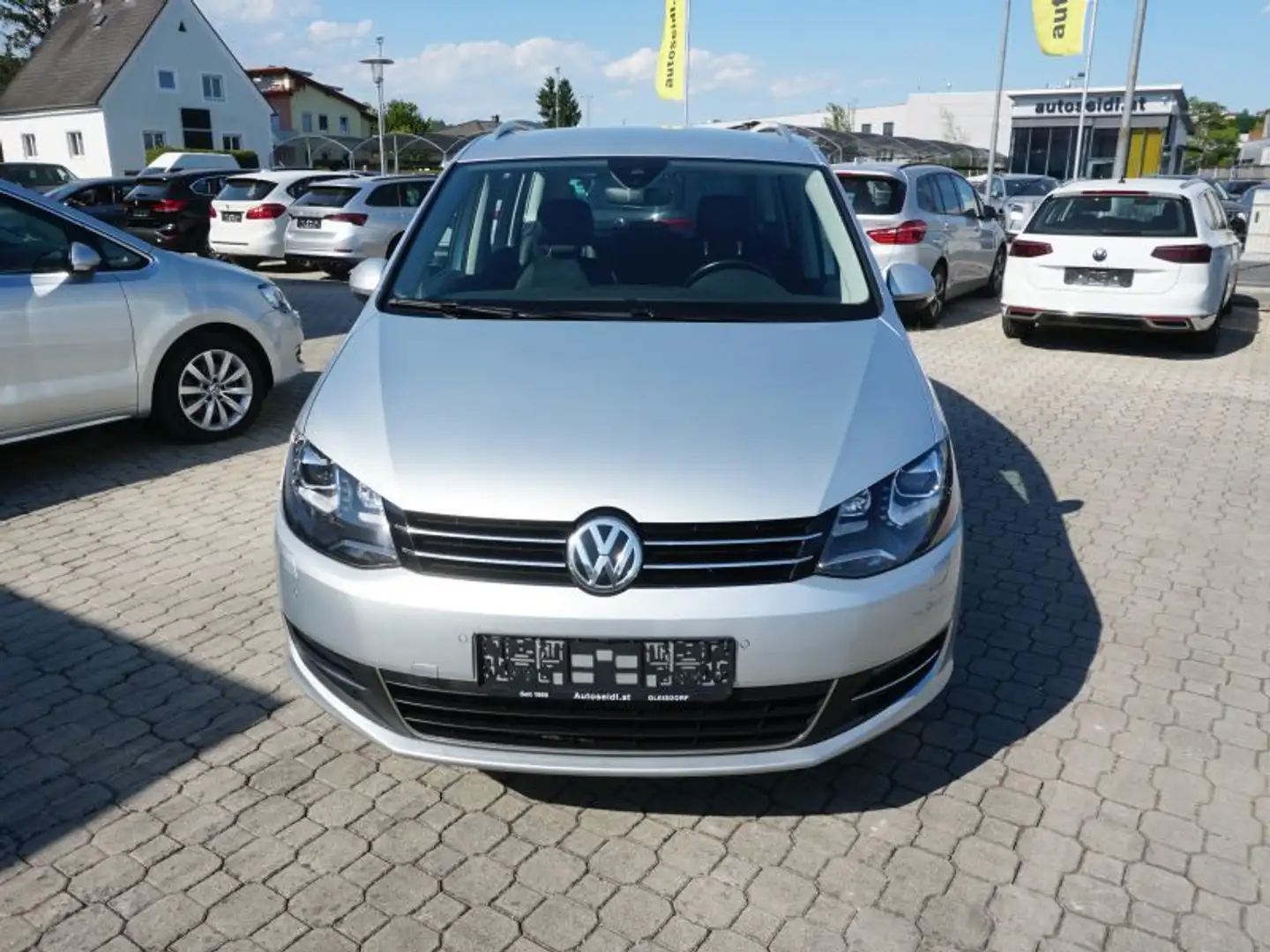 Volkswagen Sharan Business+ SCR 2,0 TDI DSG *LEDER+NAVI+KAMERA* Silber - 2