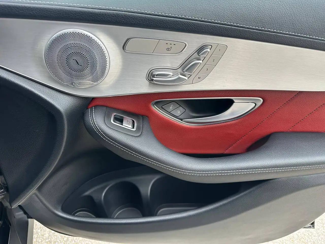 Mercedes-Benz GLC снимка Mercedes-Benz GLC