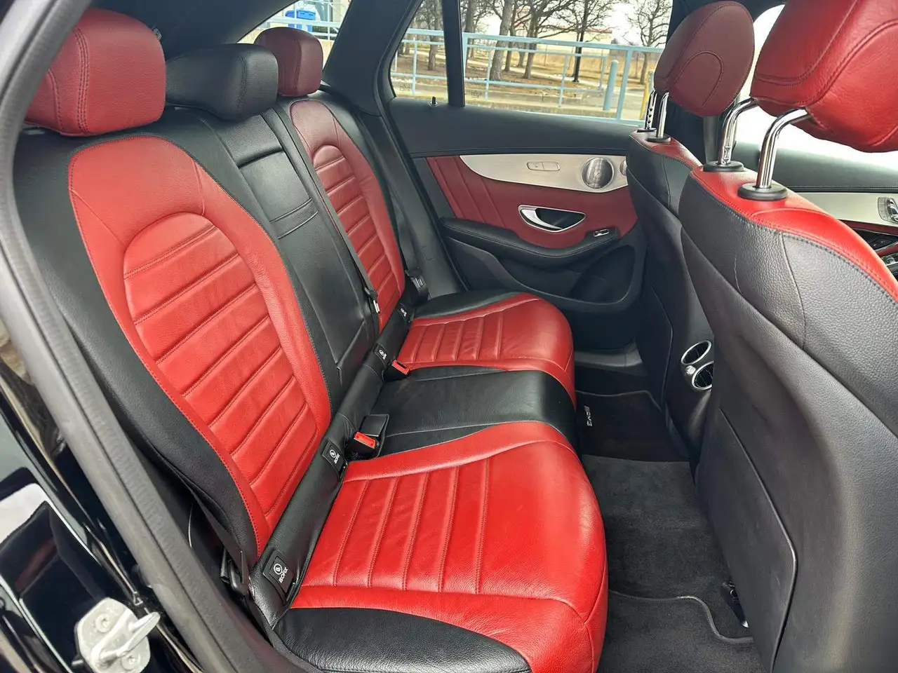 Mercedes-Benz GLC снимка Mercedes-Benz GLC