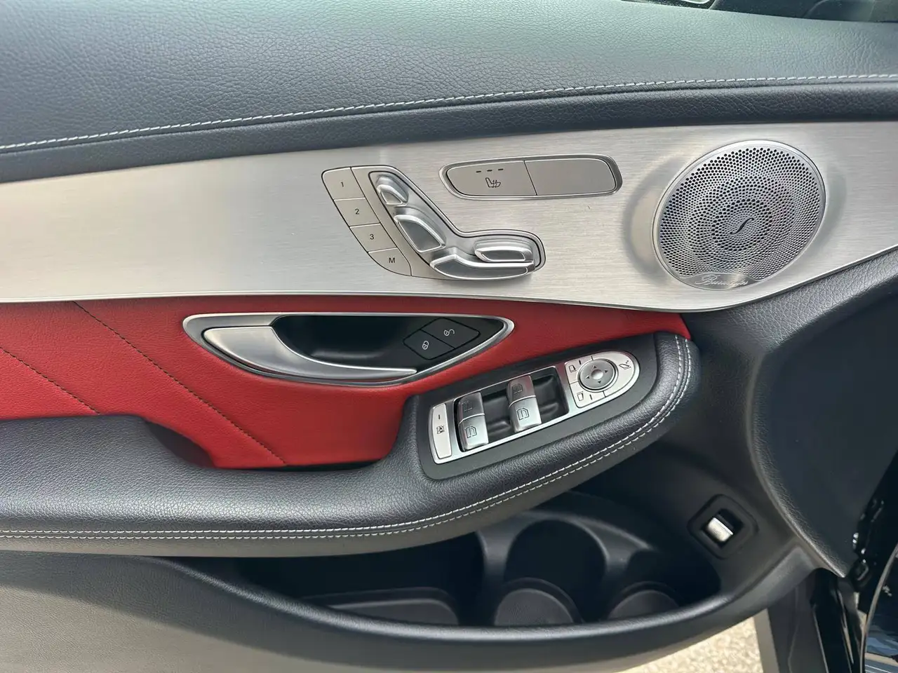 Mercedes-Benz GLC снимка Mercedes-Benz GLC