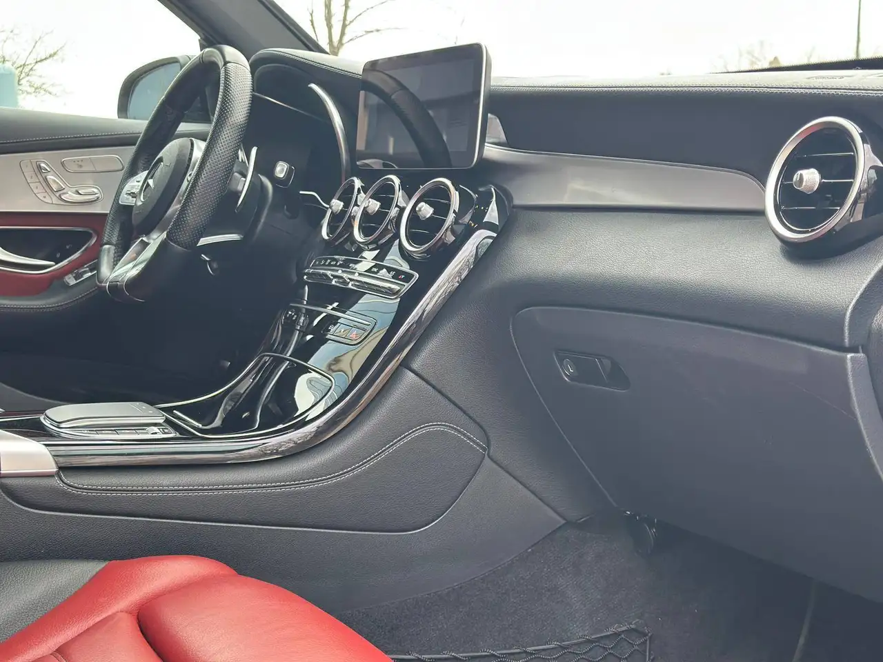 Mercedes-Benz GLC снимка Mercedes-Benz GLC