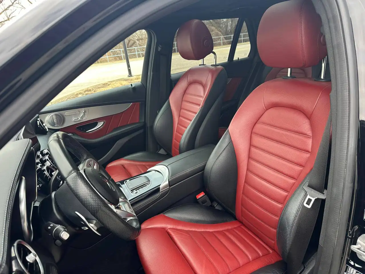 Mercedes-Benz GLC снимка Mercedes-Benz GLC