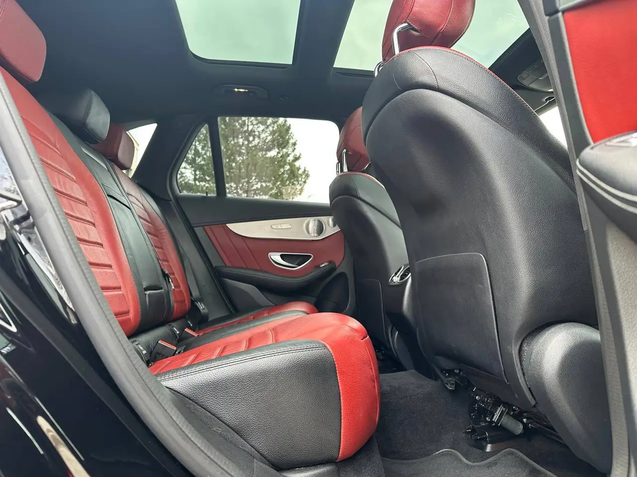 Mercedes-Benz GLC снимка Mercedes-Benz GLC