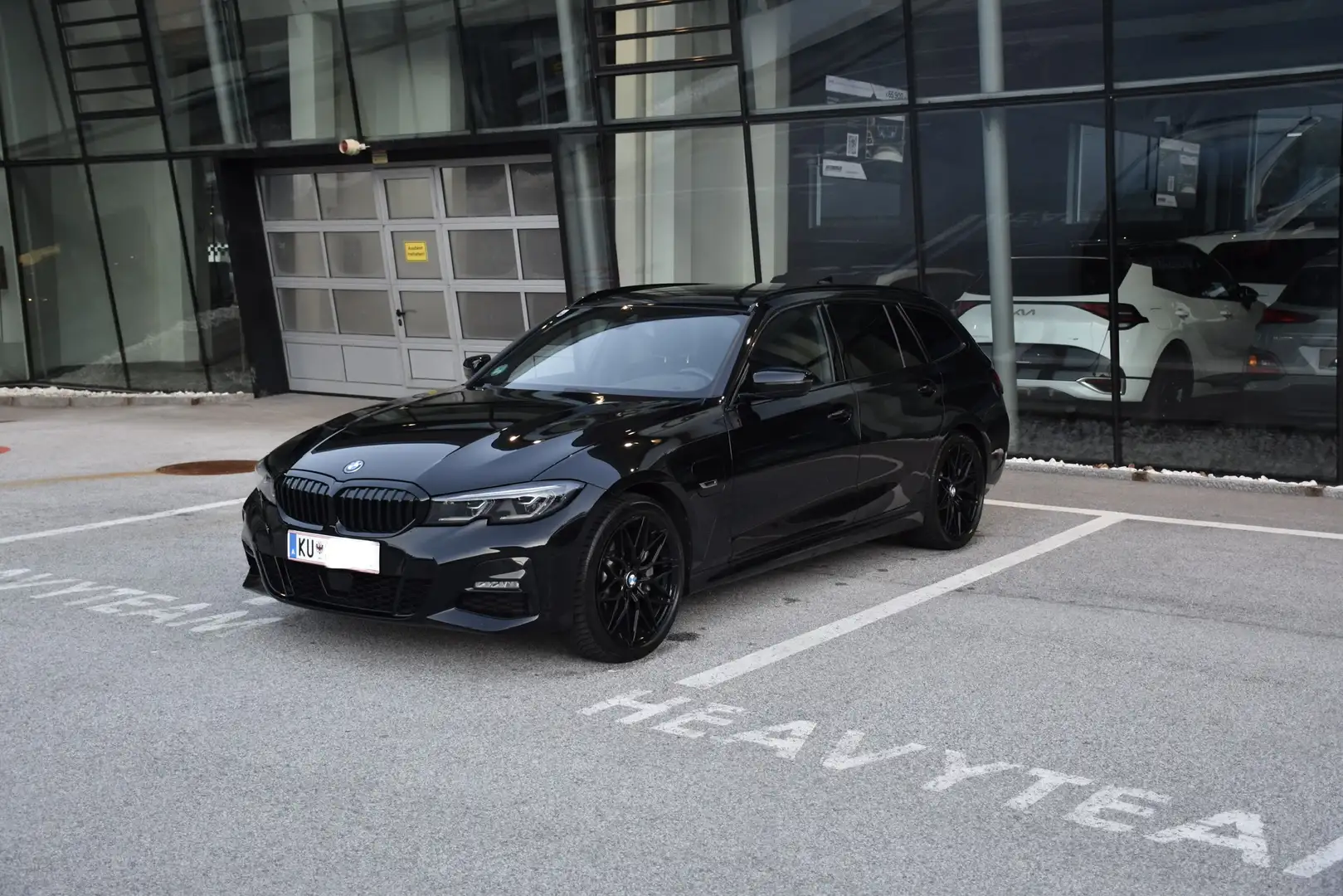 BMW 330 330e AHK Laser Touring Schwarz - 1