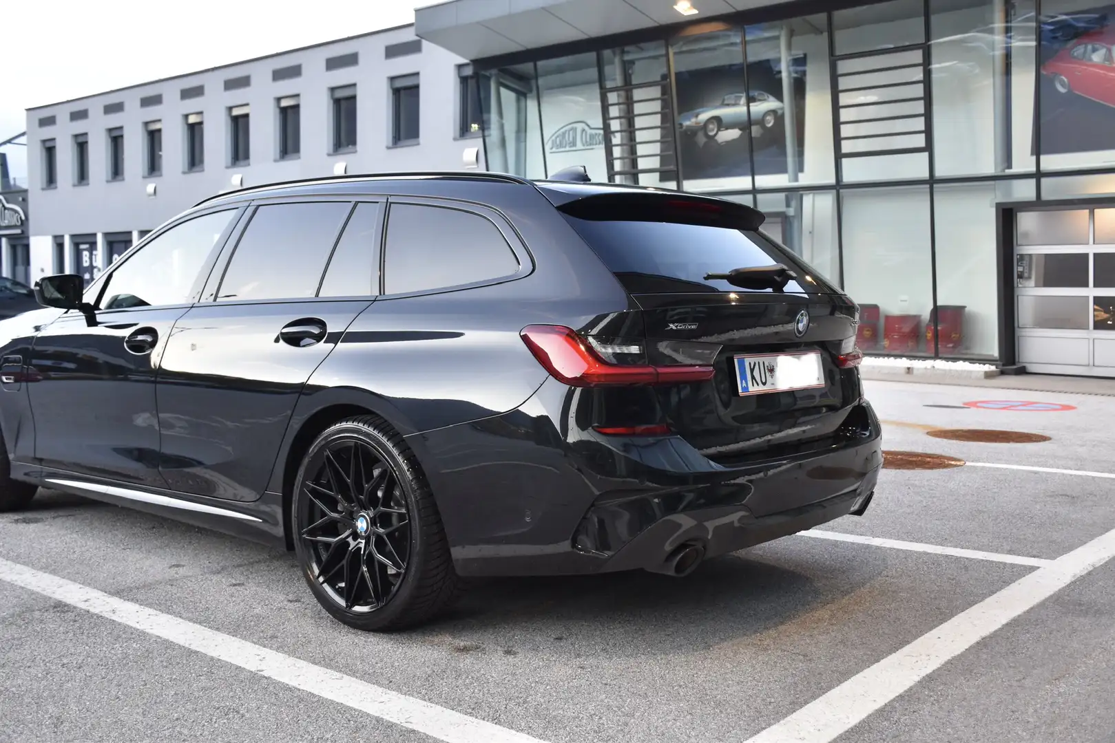 BMW 330 330e AHK Laser Touring Schwarz - 2