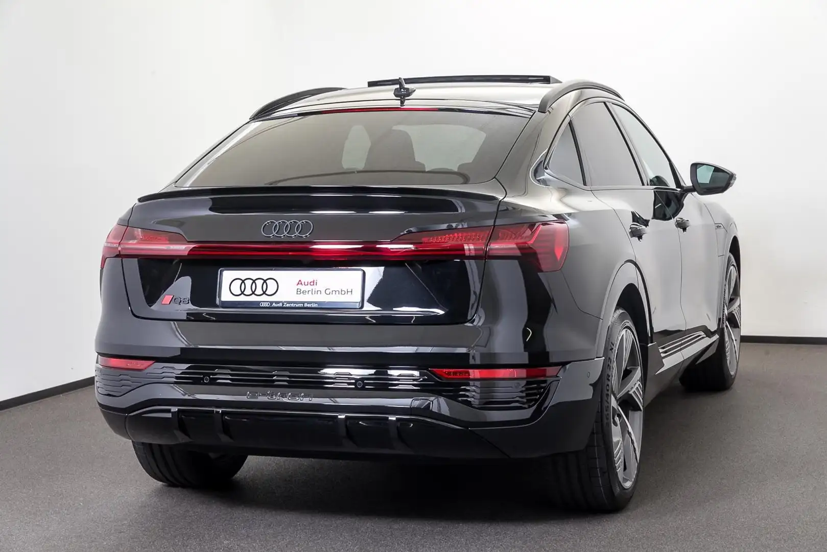 Audi Q8 Sportback S line 55 e-tron quattro Schwarz - 2