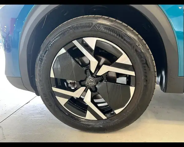 Peugeot 2008 view 5