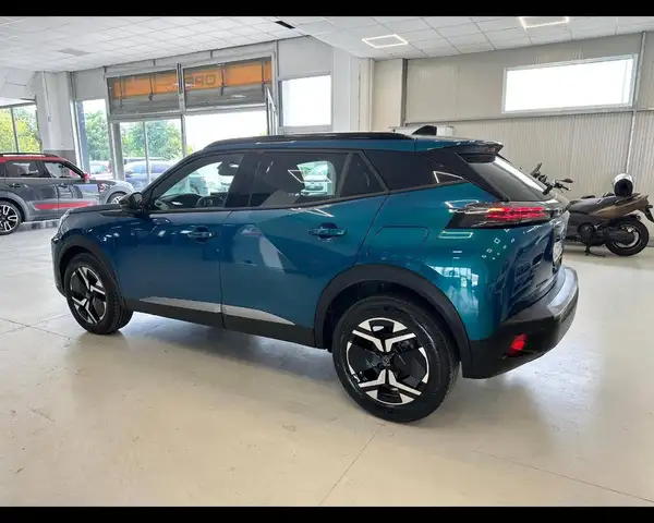 Peugeot 2008 view 4