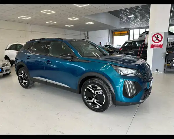 Peugeot 2008 view 2