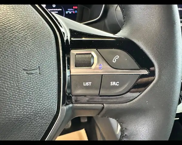 Peugeot 2008 view 12