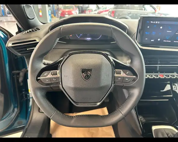 Peugeot 2008 view 10