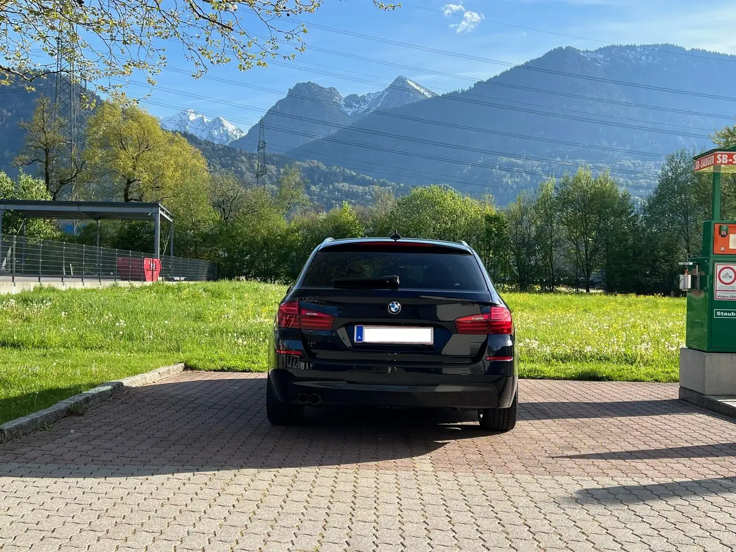 BMW 530 530d xDrive Touring Aut. Schwarz - 2