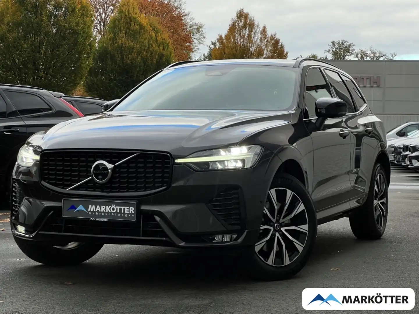 Volvo XC60 B5 AWD Plus Dark AHK/FSH/ACC/LED/360CAM Grau - 1